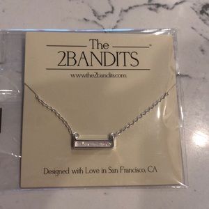 🛍The 2Bandits silver iridescent Athens Necklace